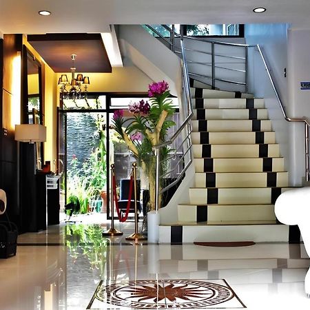 Peridot Suites Davao City Dış mekan fotoğraf