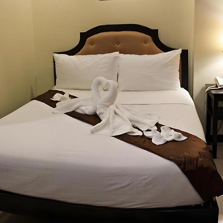 Peridot Suites Davao City Dış mekan fotoğraf