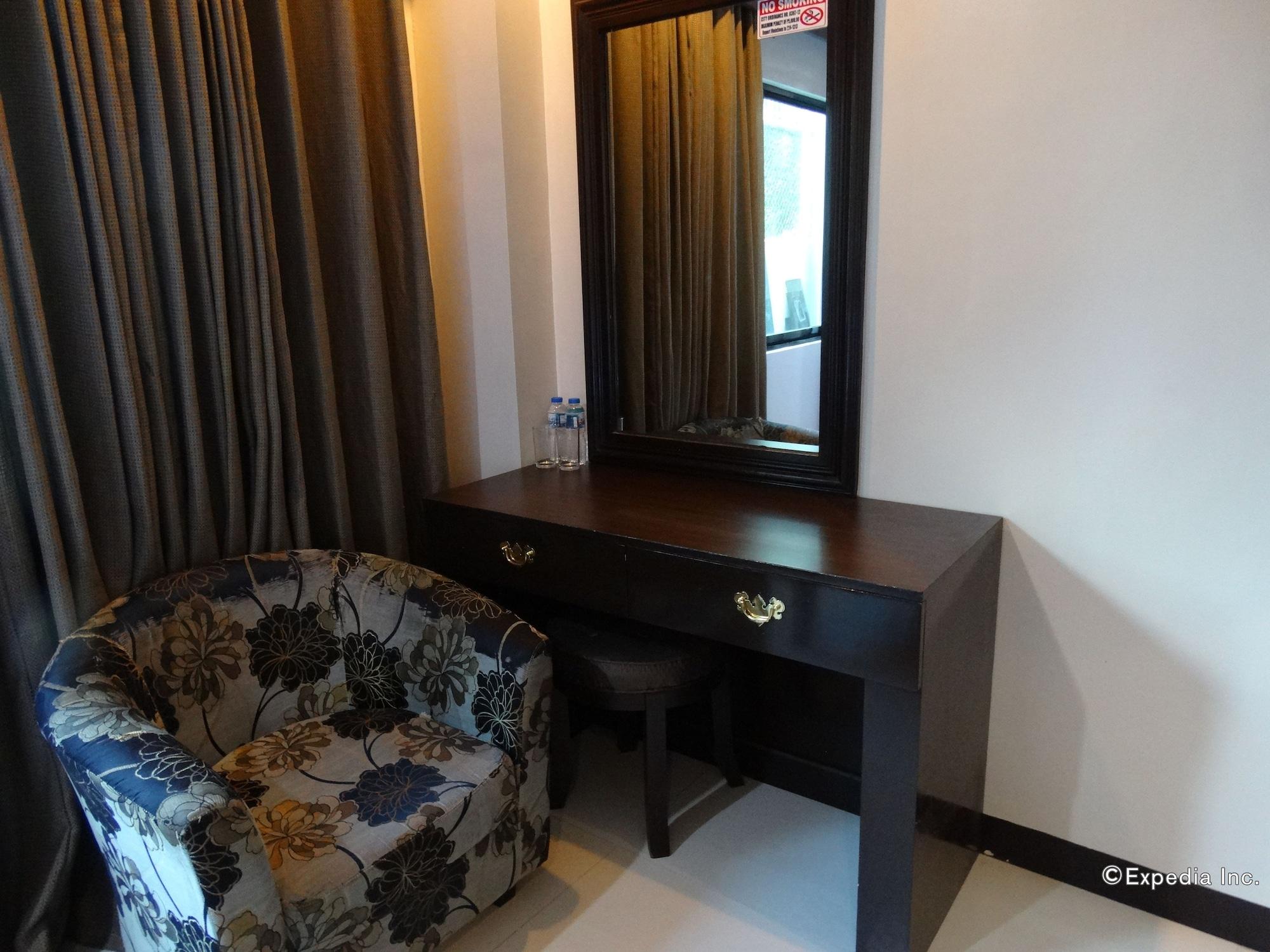 Peridot Suites Davao City Dış mekan fotoğraf