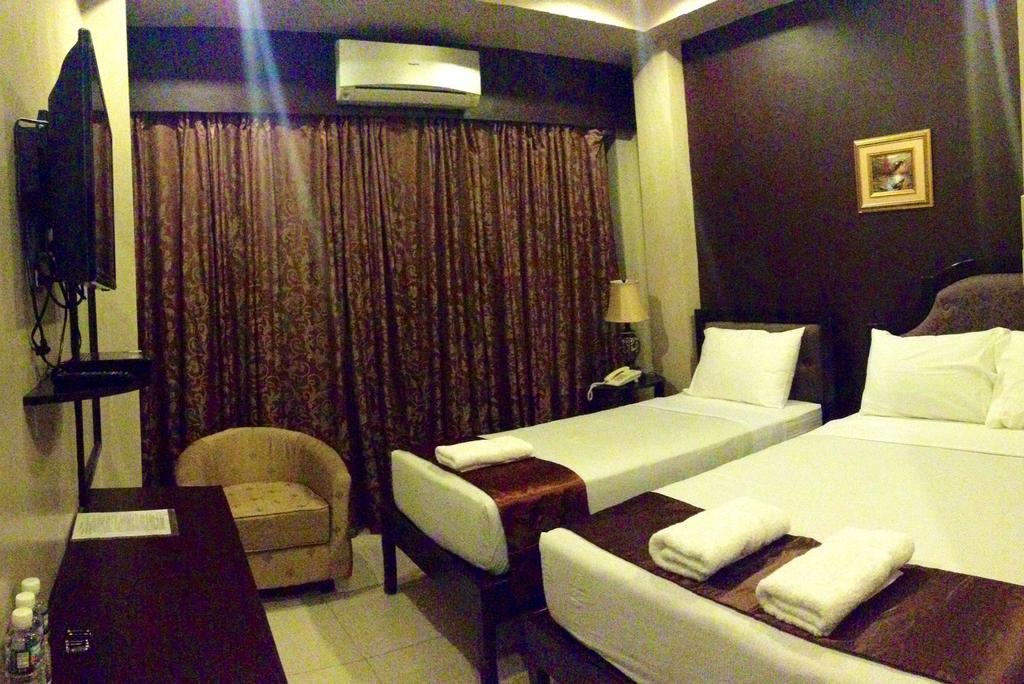 Peridot Suites Davao City Dış mekan fotoğraf