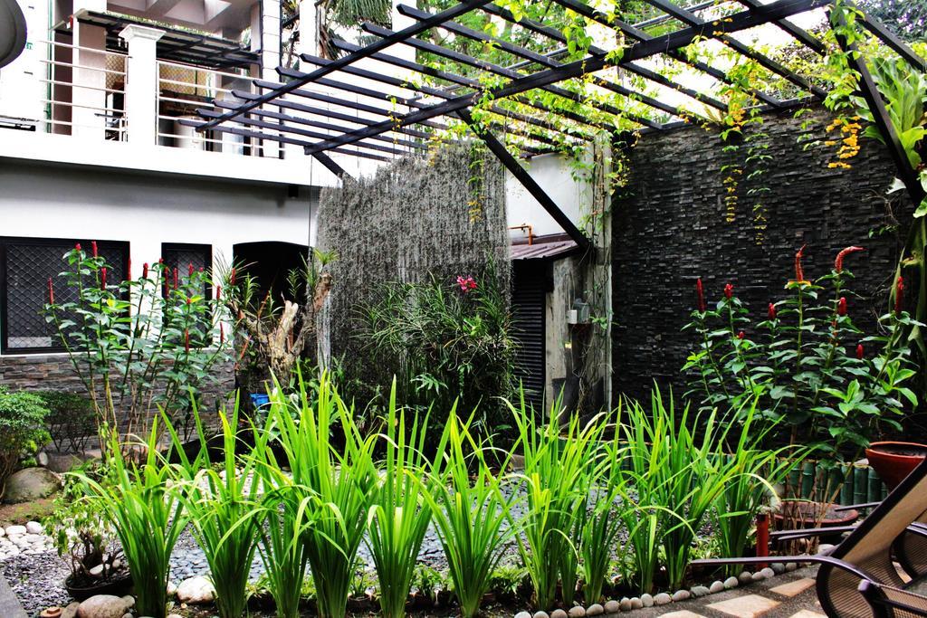 Peridot Suites Davao City Dış mekan fotoğraf