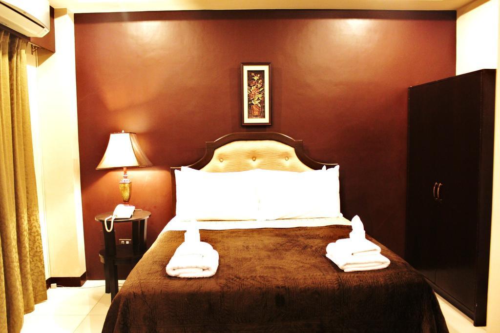 Peridot Suites Davao City Dış mekan fotoğraf