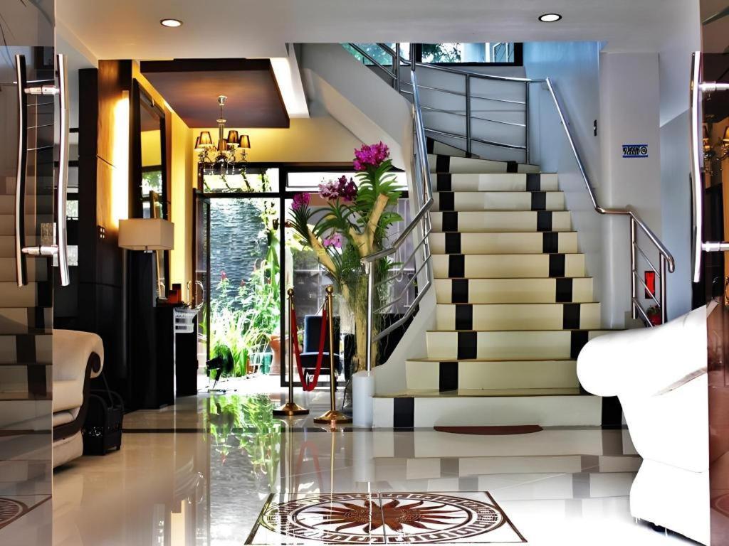 Peridot Suites Davao City Dış mekan fotoğraf