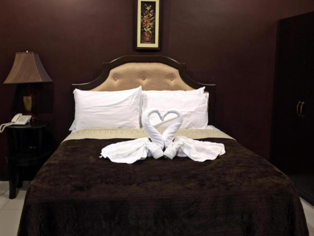 Peridot Suites Davao City Dış mekan fotoğraf