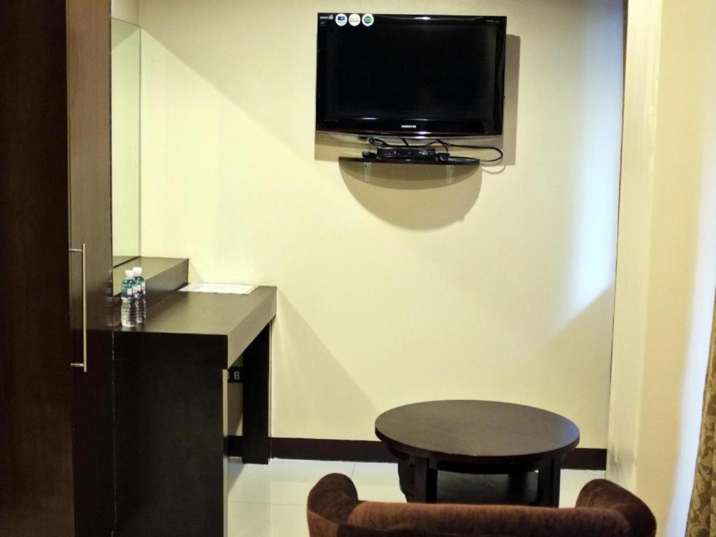 Peridot Suites Davao City Dış mekan fotoğraf