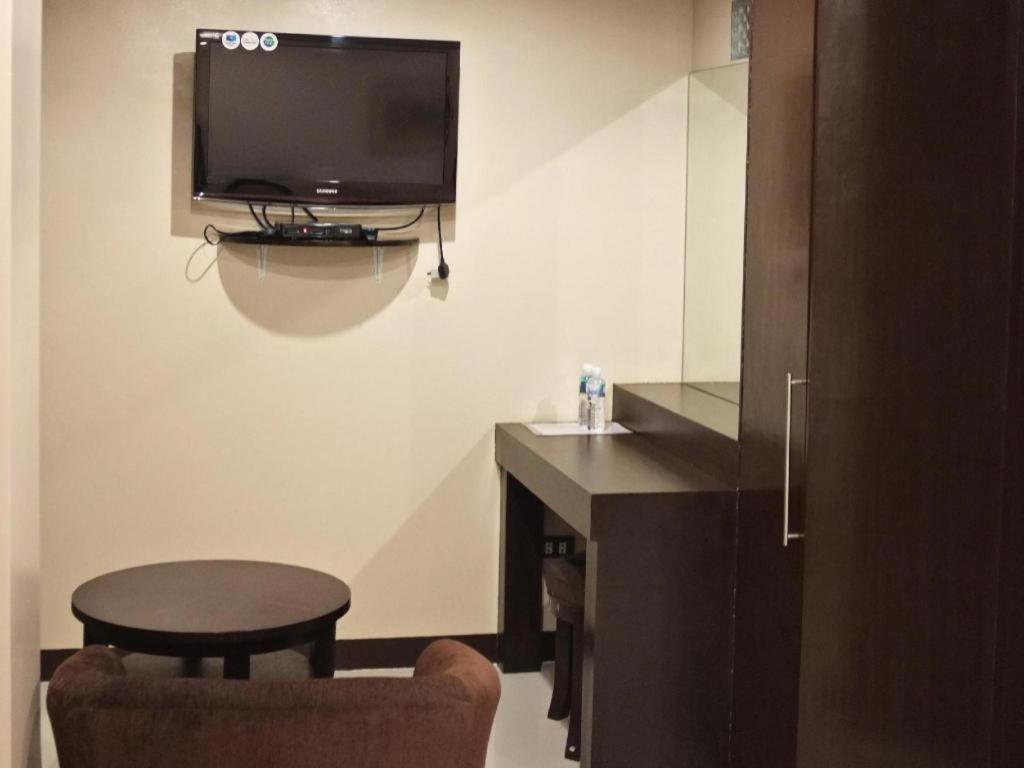 Peridot Suites Davao City Dış mekan fotoğraf