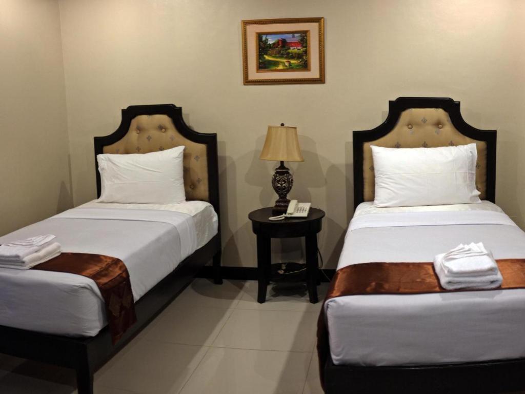 Peridot Suites Davao City Dış mekan fotoğraf