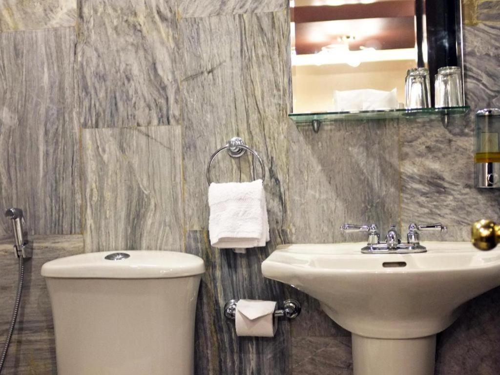 Peridot Suites Davao City Dış mekan fotoğraf