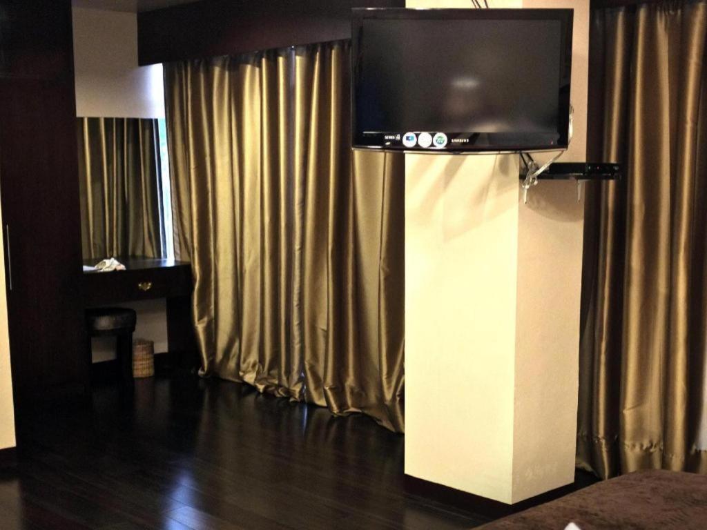 Peridot Suites Davao City Dış mekan fotoğraf