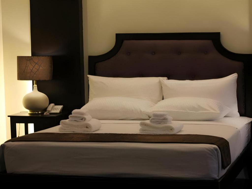 Peridot Suites Davao City Dış mekan fotoğraf