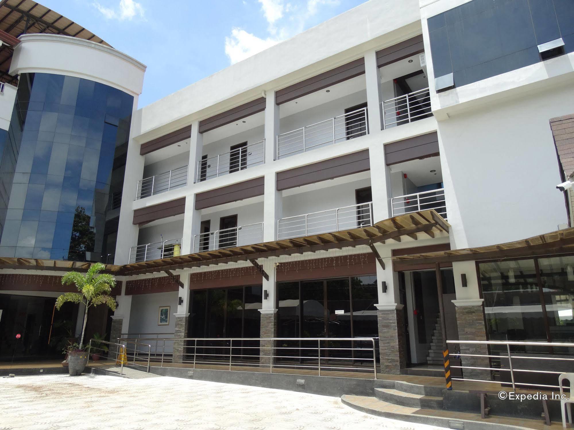 Peridot Suites Davao City Dış mekan fotoğraf